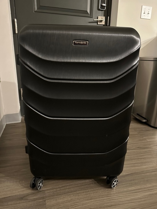 Samsonite Other - Samsonite Large Black Textured Hardside Spinner Luggage